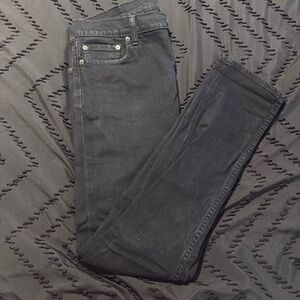 Men’s dark wash Levi Jeans - 33W/32L